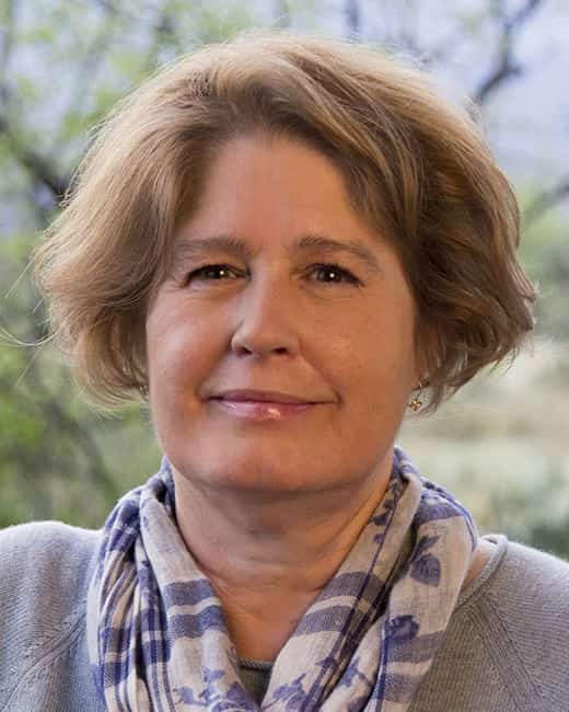 Carol-MacIsaac_Family-Therapist_cropped_IMG_4014